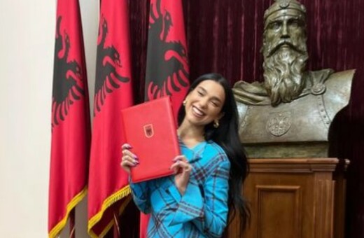 Η Dua Lipa έλαβε και επίσημα την αλβανική υπηκοότητα - «Νιώθω πολύ περήφανη»