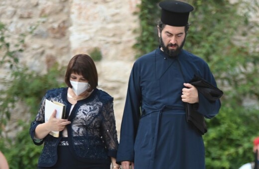 Κιβωτός του Κόσμου: Έφοδος της Οικονομικής Αστυνομίας στα σπίτια του πατέρα Αντωνίου και της πρεσβυτέρας