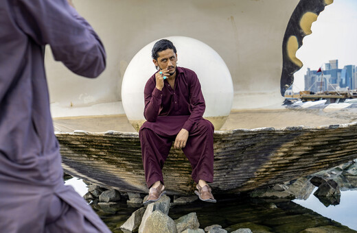 H Πέρλα: Οι εργάτες του Κατάρ μέσα από τον φωτογραφικό φακό της Όλγας Στεφάτου