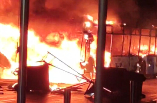 Ένταση στη Δυτική Αττική: Φωτιά σε κατάστημα ελαστικών στον Ασπρόπυργο –Κάηκε λεωφορεία
