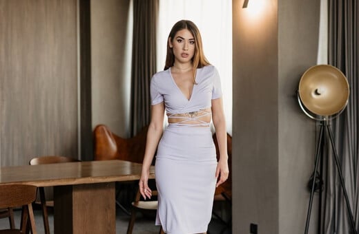 Η Έλενα Κρεμλίδου σε σετ