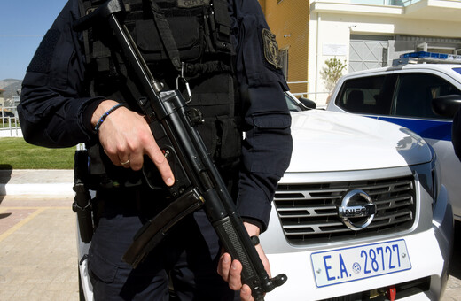 Αστυνομική επιχείρηση στο Ζεφύρι – Τρεις συλλήψεις – Βρέθηκε βλήμα όλμου