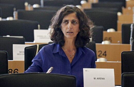 «Le Soir»: «Η Εύα Καϊλή με πήρε πανικόβλητη» λέει η ευρωβουλευτής Μαρί Αρενά - Η σχέση της με τον Παντσέρι
