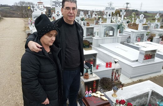 Ελένη Τοπαλούδη: Οι γονείς πήγαν τούρτα γενεθλίων στον τάφο της– Το μήνυμα της μητέρας της