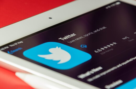 Πάνω από 500 διαφημιζόμενοι ανέστειλαν τη συνεργασία τους με το Twitter από όταν πέρασε στον Έλον Μασκ 