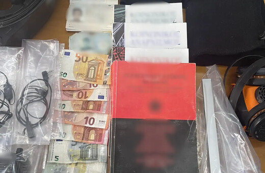 Πάτρα: Ληστείες, όπλα και ναρκωτικά στη δράση της εγκληματικής οργάνωσης – Τι βρέθηκε στις γιάφκες τους