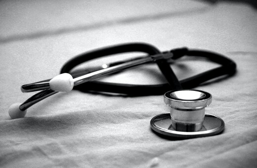 Θεσσαλονίκη: Ποινική δίωξη στον «ψευτογιατρό» για ανθρωποκτονία με δόλο κατά συρροή