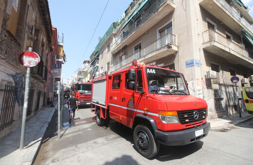 Έκρηξη εμπρηστικού μηχανισμού σε πολυκατοικία στο κέντρο της Αθήνας