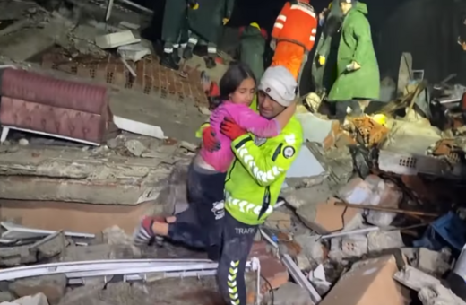 Σεισμός στην Τουρκία: Διασώθηκαν βρέφη και παιδιά από τα χαλάσματα- «Πού είναι η μαμά μου» 