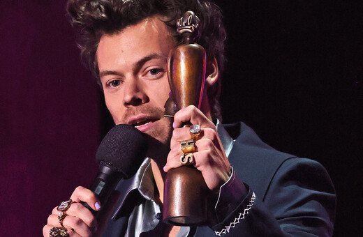 Brit Awards: Ο Χάρι Στάιλς σάρωσε τα βραβεία, νικητής σε τέσσερις κατηγορίες
