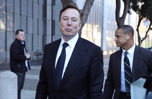 Ο Έλον Μασκ δώρισε μετοχές της Tesla αξίας 1,95 δισ. $ πέρυσι