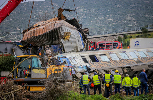 Σύγκρουση τρένων στα Τέμπη: «Ο μηχανοδηγός κινούνταν στα τυφλά, ευτυχώς δεν έγινε σε τούνελ»