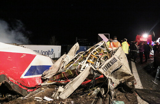 Σιδηροδρομικό δυστύχημα στα Τέμπη: Η στιγμή που ξεσπά φωτιά, μετά τη μετωπική σύγκρουση