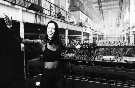 Amelie Lens: «Το dancefloor έχει τη δυνατότητα να είναι μια ισχυρή δύναμη αλλαγής»