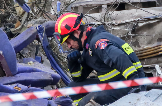 Τέμπη: Αποθέωση για τον διασώστη της ΕΚΑΜ και προπονητή του ΠΑΟΚ που «λύγισε» στο σημείο του δυστυχήματος