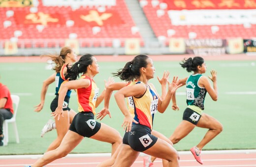 Η World Athletics απαγορεύει σε τρανς αθλήτριες να συμμετέχουν σε διεθνείς αγώνες γυναικών