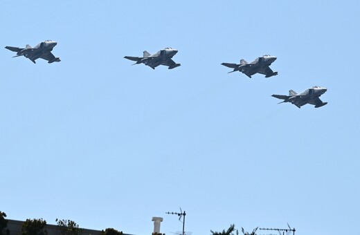 Παρέλαση 25ης Μαρτίου: Η εντυπωσιακή πτήση rafale, F-16 Viper και Απάτσι στον Αττικό ουρανό