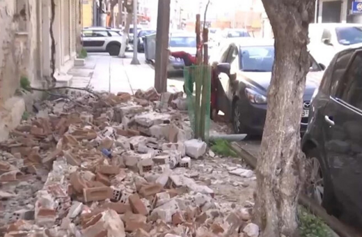 Θεσσαλονίκη: Κατέρρευσε σκεπή εγκαταλελειμμένου κτιρίου λόγω των ισχυρών ανέμων