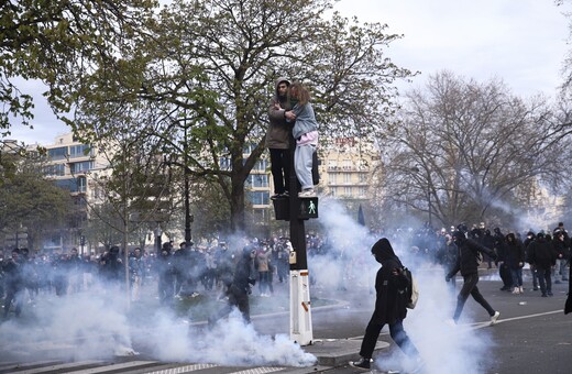 Οι σύμμαχοι του Εμανουέλ Μακρόν φοβούνται ότι η βία στους δρόμους βγαίνει εκτός ελέγχου