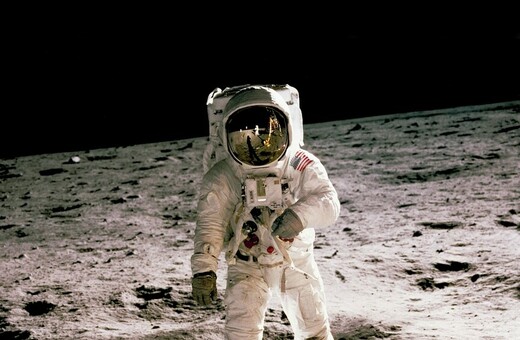 Άνθρωπος στο φεγγάρι: Πόσο έτοιμοι είμαστε για την εποχή του «σεληνιακού τουρισμού»;