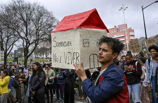Χιλιάδες πολίτες στους δρόμους της Πορτογαλίας για τα αυξημένα ενοίκια: «Δικαίωμα ή προνόμιο;»