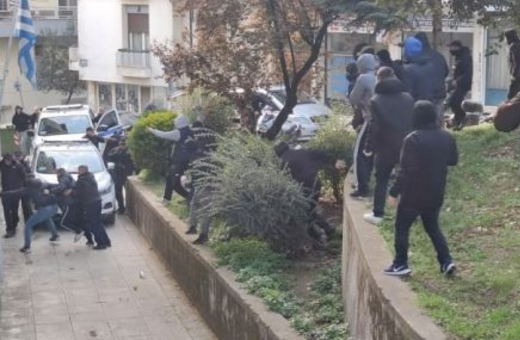 Ιωάννινα: Προπηλάκισαν τους συλληφθέντες