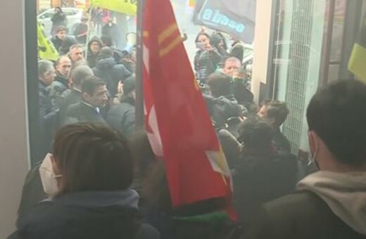 Παρίσι: Απεργοί εισέβαλαν στα γραφεία της LVMH και άναψαν καπνογόνα