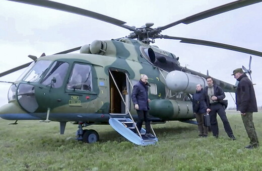 Ο Πούτιν επισκέφθηκε τις κατεχόμενες περιοχές της Χερσώνας και του Λουγκάνσκ
