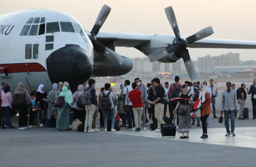 Σουδάν: Απεγκλωβίστηκαν επιπλέον 10 Έλληνες- Στο Τζιμπουτί το C-27 για νέες διασώσεις