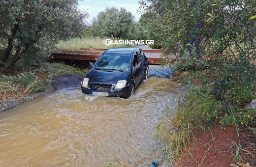 Χανιά: 18χρονος οδηγός παρασύρθηκε από χείμαρρο - «Πνίγομαι, βοήθεια»