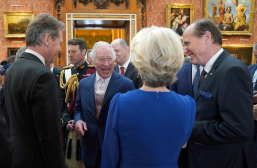 Στέψη βασιλιά Καρόλου: Η βασιλική οικογένεια έχει την εξουσία να λογοκρίνει την κάλυψη του BBC