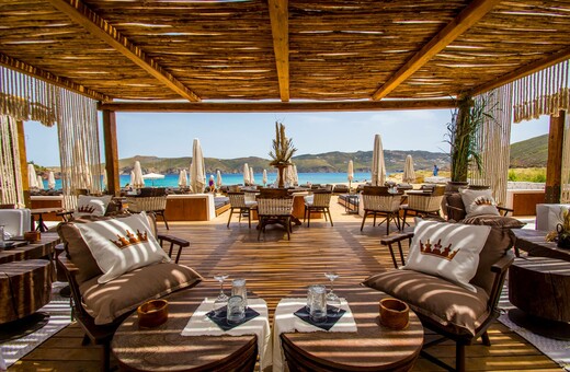 Μύκονος: Λουκέτο σε γνωστό beach bar πριν το opening- Στα δικαστήρια η υπόθεση