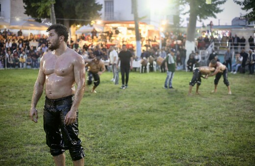 Στους αγώνες πάλης με λάδι της Νιγρίτας Σερρών