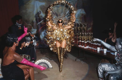Vogue, strike a pose!