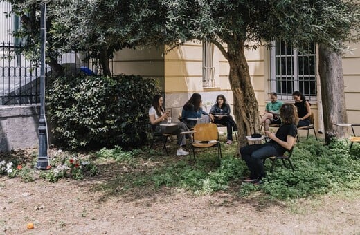 Μέσα στη βιβλιοθήκη της Νομικής Σχολής