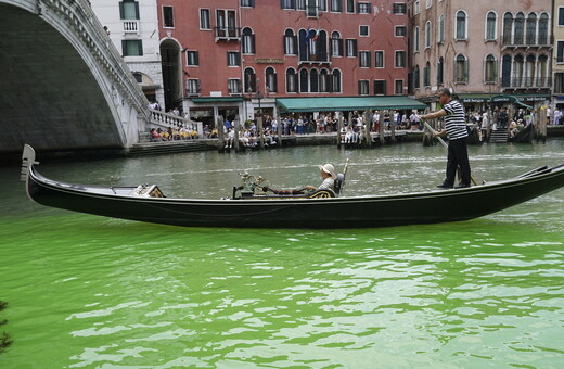Βενετία: Λύθηκε το μυστήριο με το καταπράσινο νερό στο Μεγάλο Κανάλι