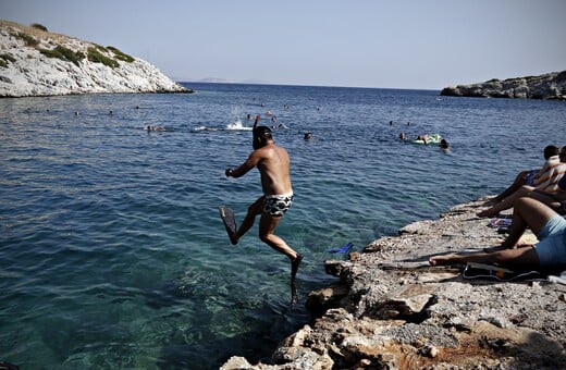 Καιρός Αγίου Πνεύματος: Πού θα βρέξει σήμερα - Πάνω από τους 30 οι υδράργυρος