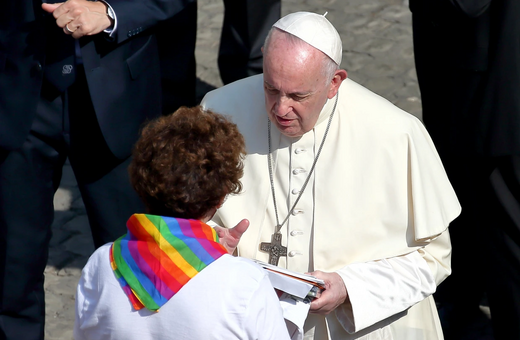 Έγγραφο του Βατικανού τονίζει την ανάγκη για συγκεκριμένα βήματα υπέρ των γυναικών και τη «ριζική ένταξη» της LGBTQ+ κοινότητας.