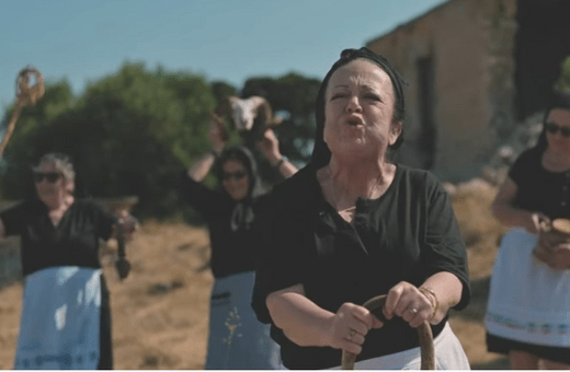 Οι Κρητικές γιαγιάδες επέστρεψαν και ίδρυσαν κόμμα: «Η φάση είναι Γ.Κ.ΡΙ.ΝΤ.Σ»