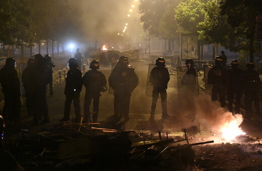 Γαλλία: Τεθωρακισμένα και 45.000 αστυνομικοί και χωροφύλακες για την καταστολή των ταραχών