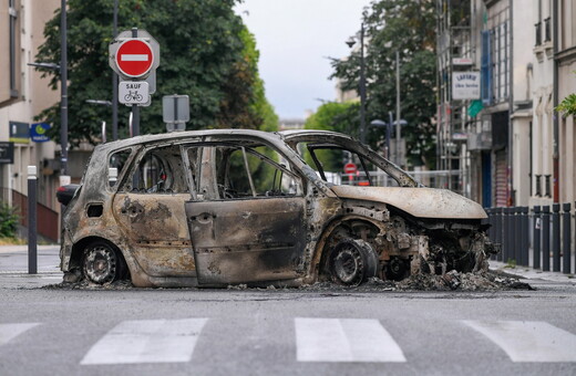 Γαλλία: Πάνω από 1 εκατ. ευρώ οι δωρεές για την οικογένεια του αστυνομικού - 200 χιλ. ευρώ για του 17χρονου