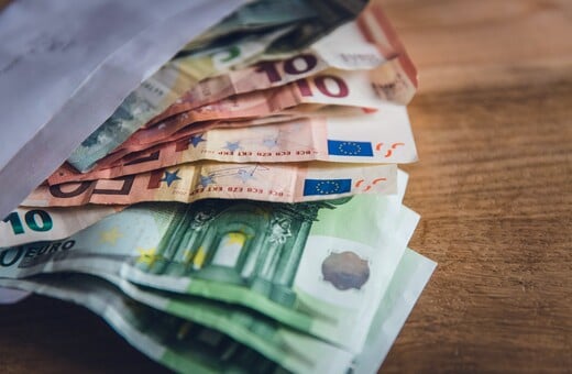 Εφορία: Περισσότερα από 9 εκατ € οφείλουν 9 χιλ. φορολογούμενοι - Στα 107,7 δισ. ευρώ τα ληξιπρόθεσμα χρέη