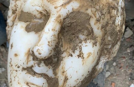 Ιταλία: Εργάτες ανακάλυψαν αρχαίο μαρμάρινο κεφάλι θεάς στη Ρώμη