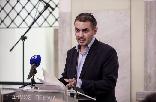 Μιχάλης Χατζηγιάννης: Με στίχους από το «Άγγιγμα Ψυχής» αποχαιρέτισε το υφυπουργείο Πολιτισμού
