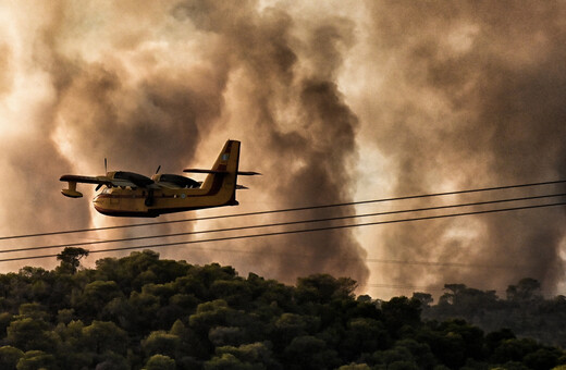 Φωτιές: Μάχη με τις φλόγες στη Ρόδο- Αναζωπυρώσεις σε Αττική, Λουτράκι- LIve