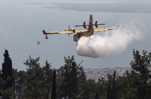 Πιλότος Canadair: Δεν είμαστε γενναίοι ήρωες, αλλά επαγγελματίες- Πώς προετοιμάζονται