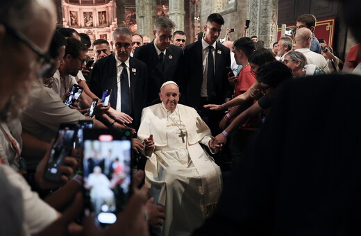 Πάπας Φραγκίσκος: Καλεί τους ιερείς «να ακούν την κραυγή οδύνης» των θυμάτων σεξουαλικής κακοποίησης