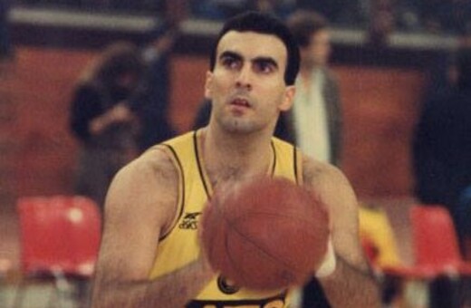 Νίκος Γκάλης: «Σούταρα βολές και ήρθε μια βρύση δίπλα μου. Αν με έβρισκε στο κεφάλι...»