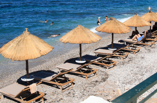 Συνεχίζονται οι κινητοποιήσεις σε όλη τη χώρα για ελεύθερες παραλίες- Συνεχείς έλεγχοι και συλλήψεις