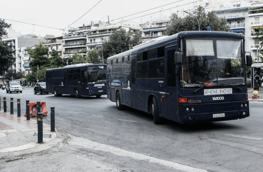 Νέα Φιλαδέλφεια: Ξεκίνησαν οι μεταγωγές των προφυλακισμένων- Νέα πολεμοφόδια βρέθηκαν έξω από το γήπεδο της ΑΕΚ